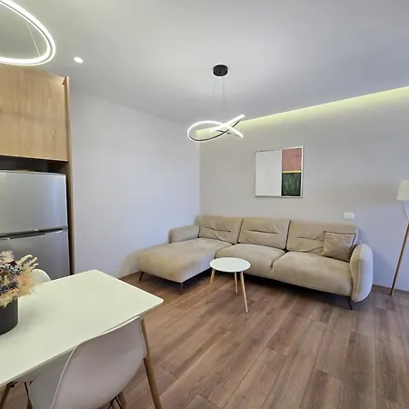 Luxury 2bd Near Delijorgji * تيرانا