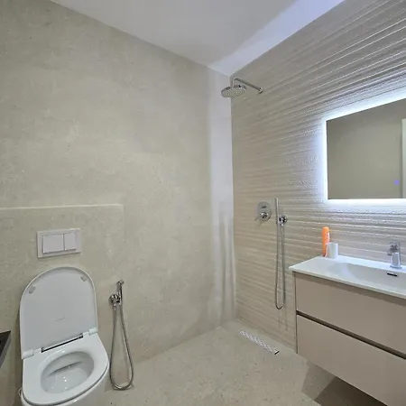 شقة Luxury 2bd Near Delijorgji *