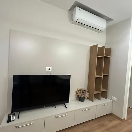 Luxury 2bd Near Delijorgji * تيرانا