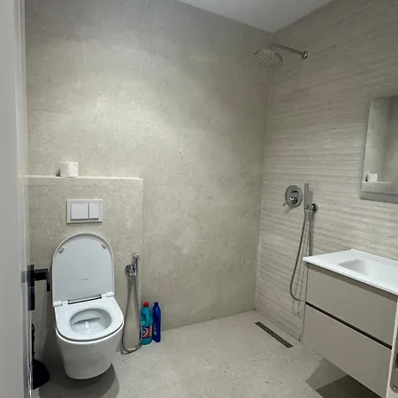 Luxury 2bd Near Delijorgji شقة *